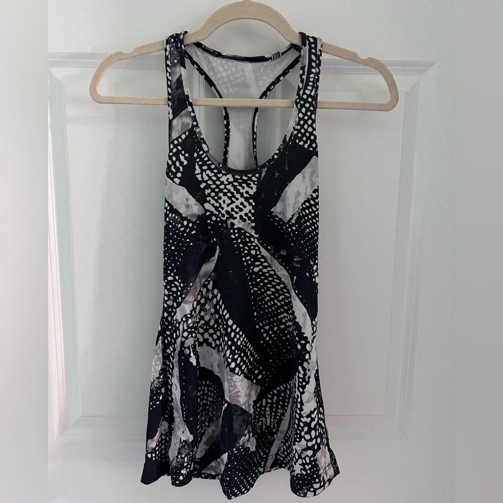 SIZE FOUR LULULEMON RACERBACK TOP